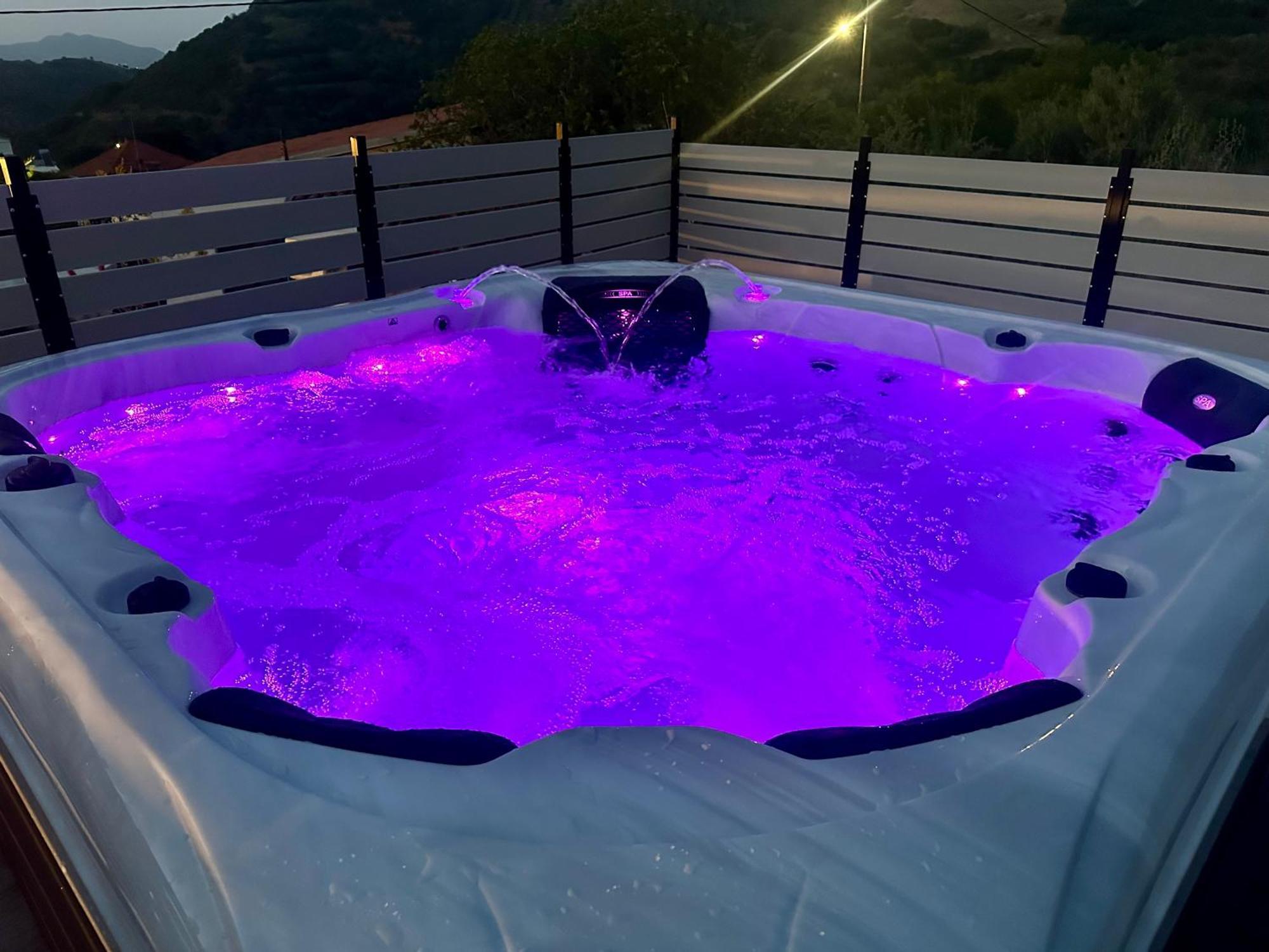 Villa Eftychia Serene Getaway With Hot Tub In A Quiet Location Kíssamos Eksteriør billede